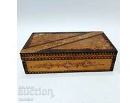 Old pyrographed wooden box (12.4)