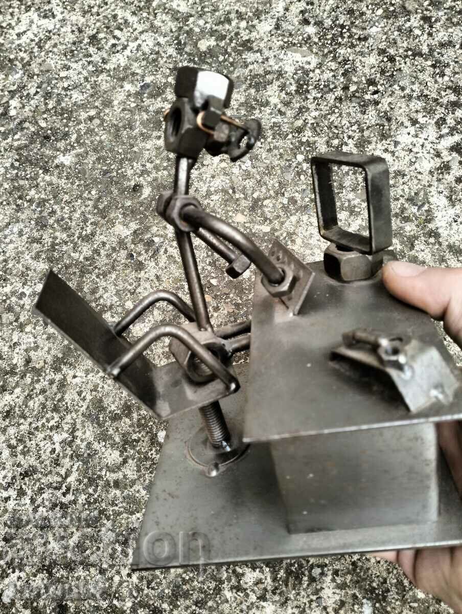 Sculptură din fier din șuruburi și piulițe semnată - 5 Sculptură din fier din șuruburi și piulițe semnată - 5