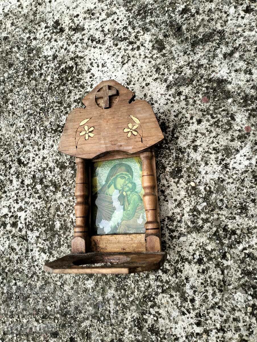 Iconostas vechi din lemn cu preț 24.99 BGN | € 12.78