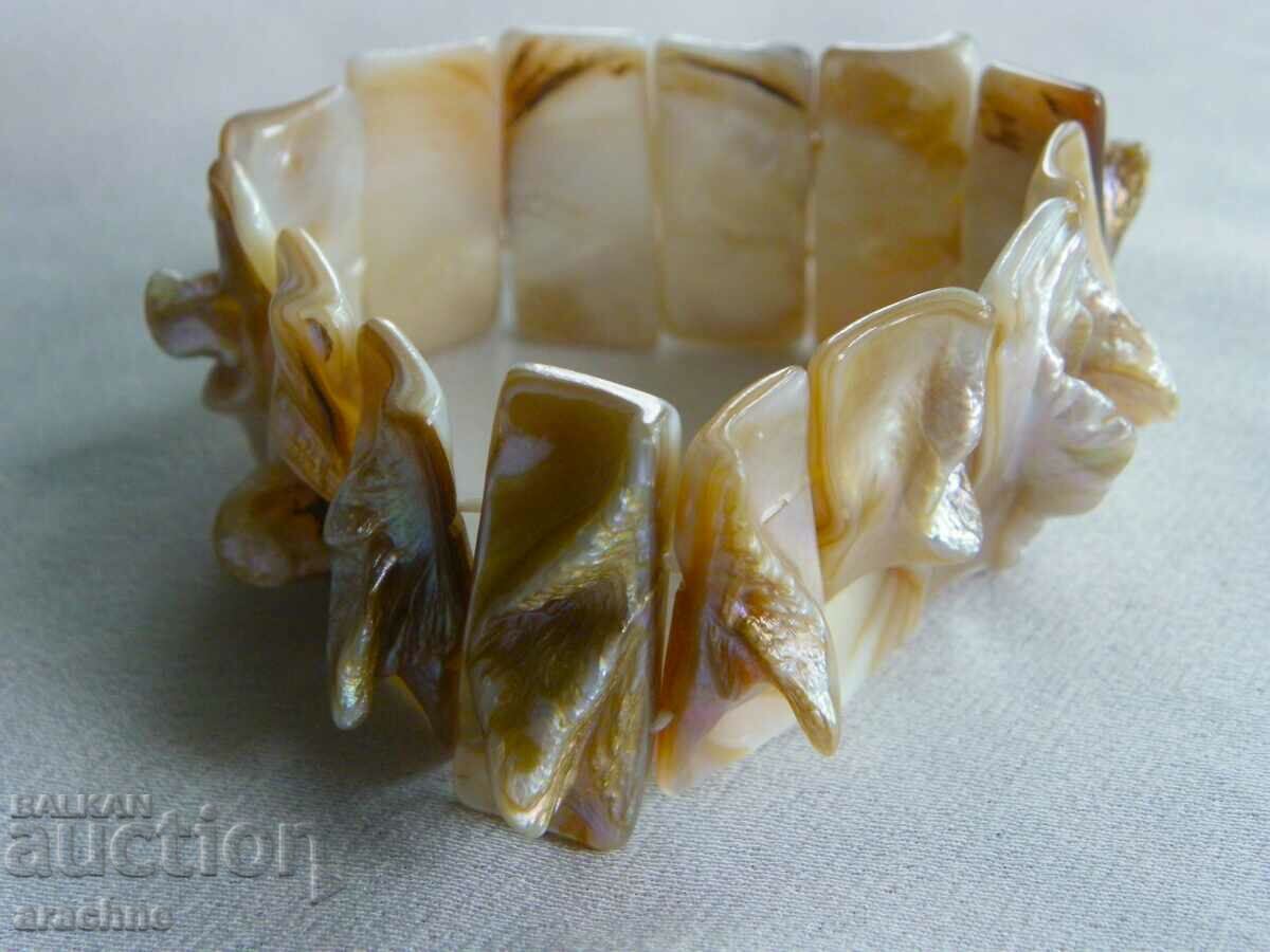 Delivery of Snail Mother of Pearl Bracelet Great green marmoratus turban Delivery of Snail Mother of Pearl Bracelet Great green marmoratus turban