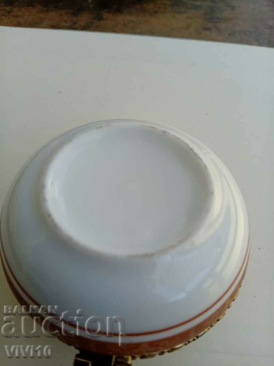 A gorgeous porcelain box with price 30.00 BGN | € 15.34 A gorgeous porcelain box with price 30.00 BGN | € 15.34
