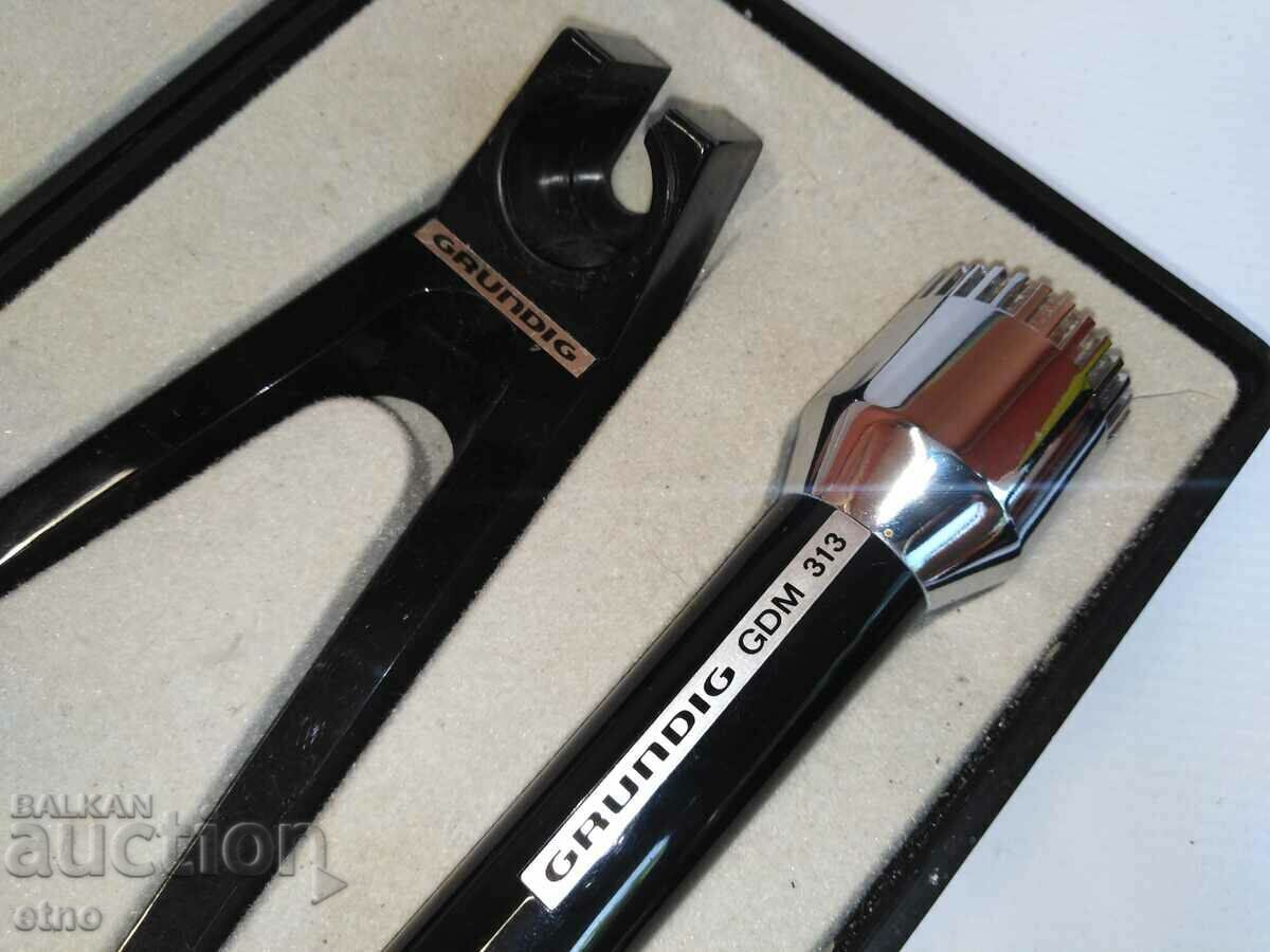 VINTAGE "GRUNDIG GDM 313" MICROPHONE WITH BOX - 5 VINTAGE "GRUNDIG GDM 313" MICROPHONE WITH BOX - 5