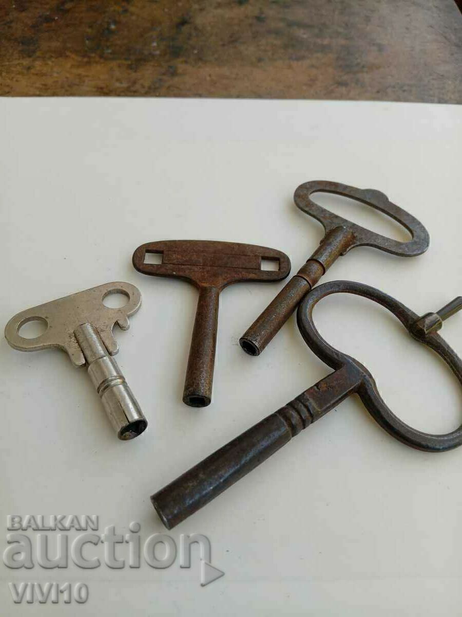 Antique keys for mantel clocks