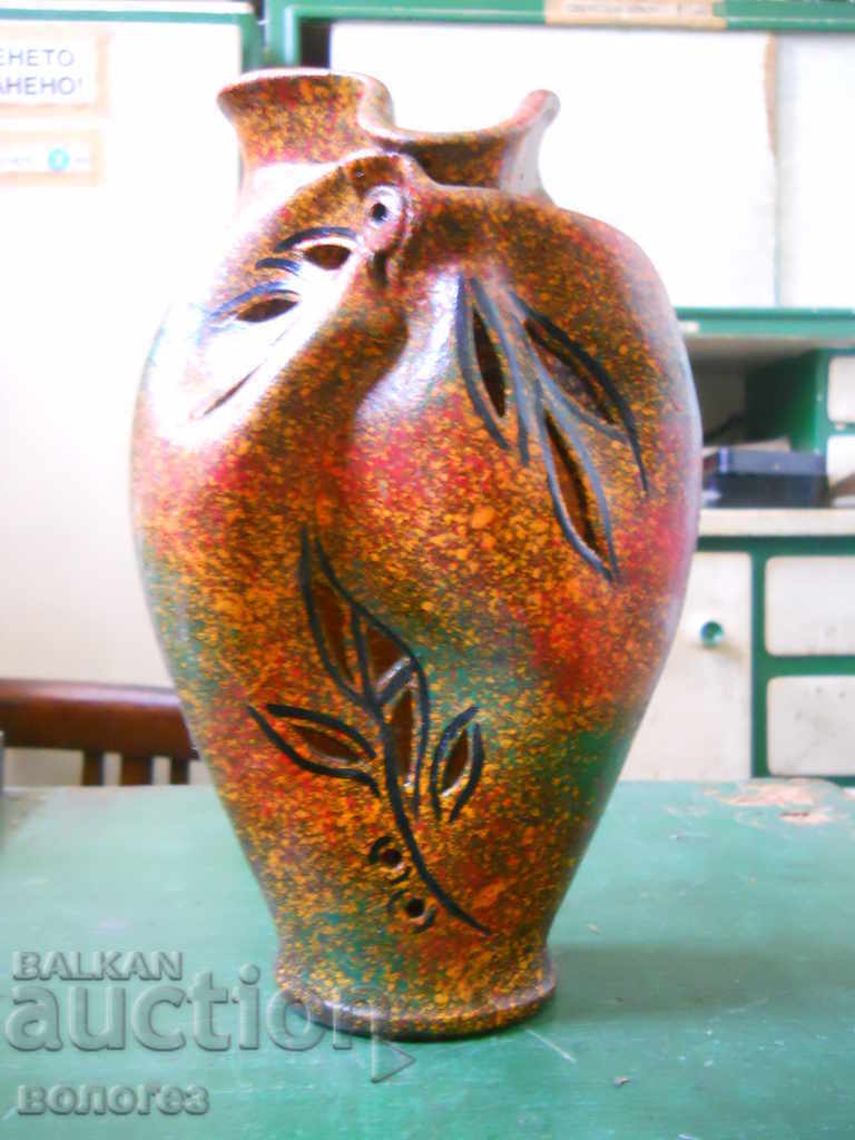 Ceramic vase (craftsmanship)