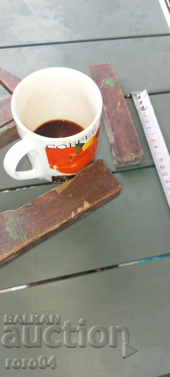 Delivery of CARPENTRY CLAMPS - PAIR - EARLY PATTERN Delivery of CARPENTRY CLAMPS - PAIR - EARLY PATTERN