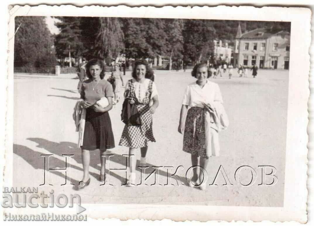 SMALL OLD PHOTO OF KYUSTENDIL YOUTH ON VELBUZD SQUARE G921 SMALL OLD PHOTO OF KYUSTENDIL YOUTH ON VELBUZD SQUARE G921