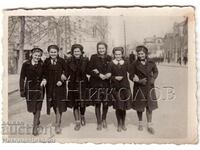 LITTLE OLD PHOTO KYUSTENDIL SCHOOL GIRLS IN THE SQUARE G923