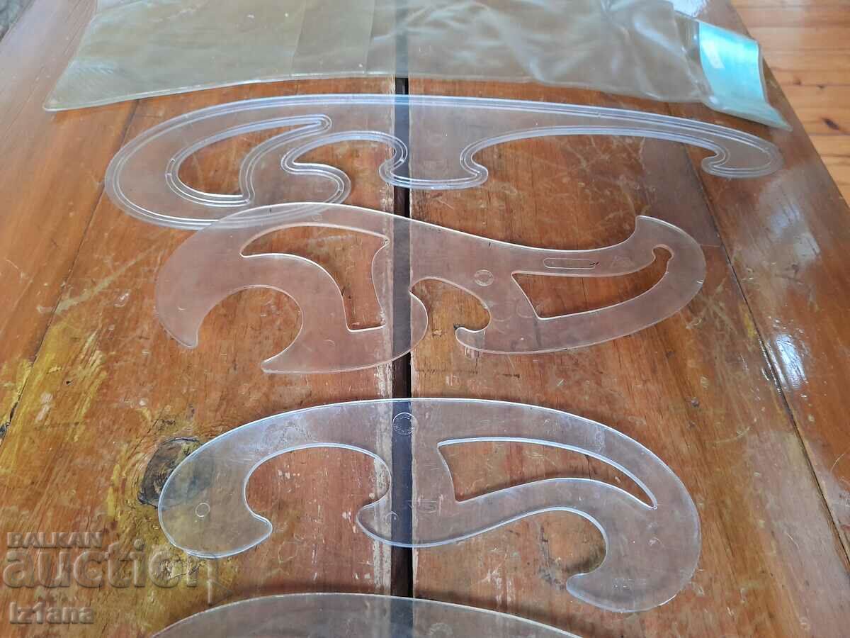 Auction Set of plastic curves, drawing devices Auction Set of plastic curves, drawing devices