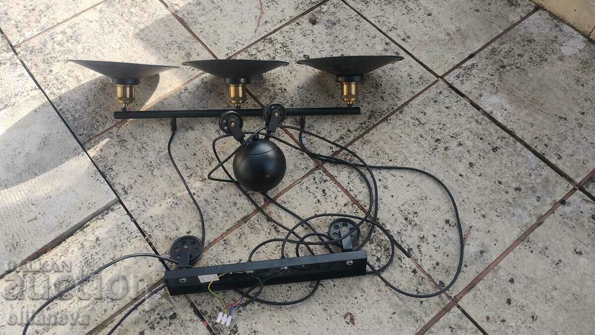 Φωτιστικό τριπλού βάρους με τιμή 120.00 BGN | € 61.36 Φωτιστικό τριπλού βάρους με τιμή 120.00 BGN | € 61.36