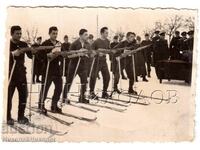 1954 LITTLE OLD PHOTO SKI RUNNING BIATLON 6TH CONGRESS G929