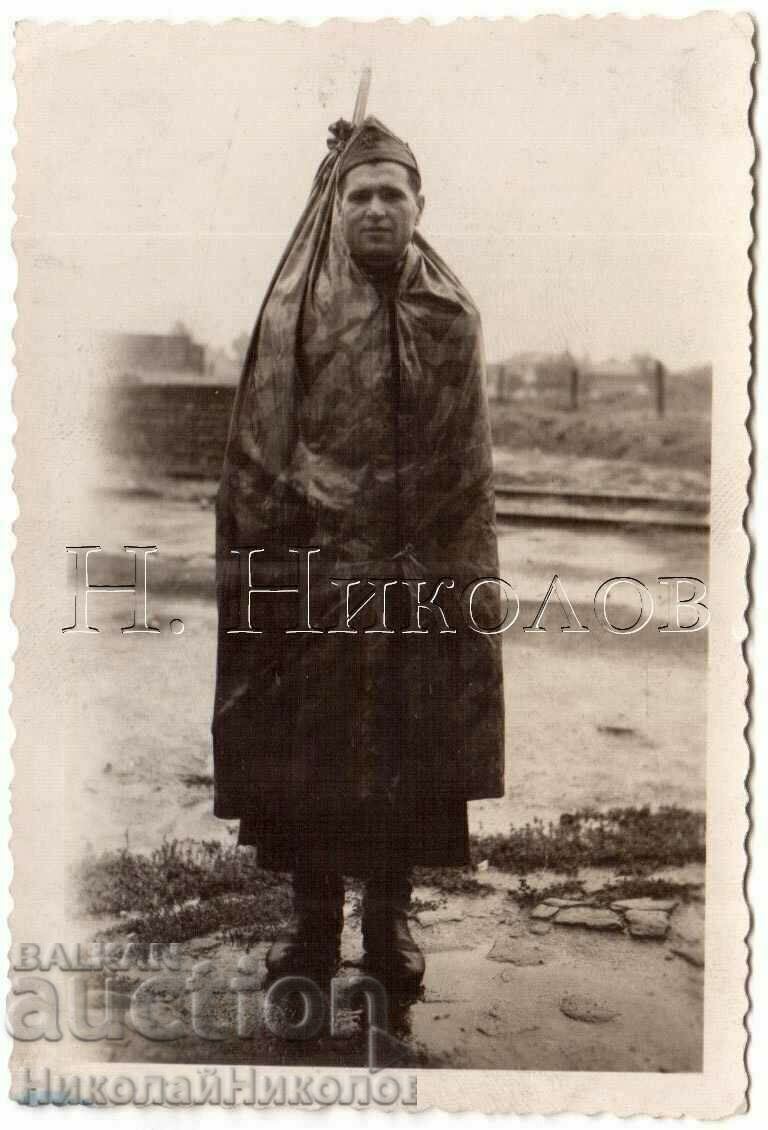 1943 МАЛКА СТАРА СНИМКА ВОЙНИК КАРАУЛ Г940 1943 МАЛКА СТАРА СНИМКА ВОЙНИК КАРАУЛ Г940