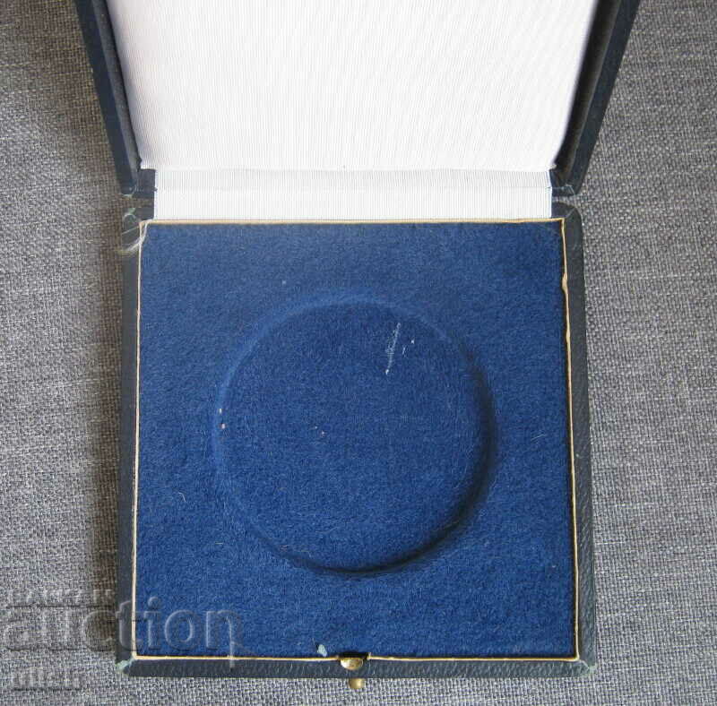 Licitație Cutie Meissen veche, veche, goală Licitație Cutie Meissen veche, veche, goală