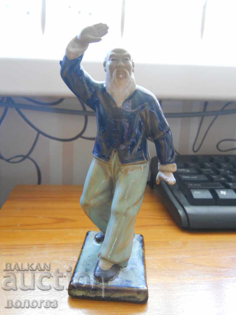 Antique porcelain figurine - kung fu fighter (China)