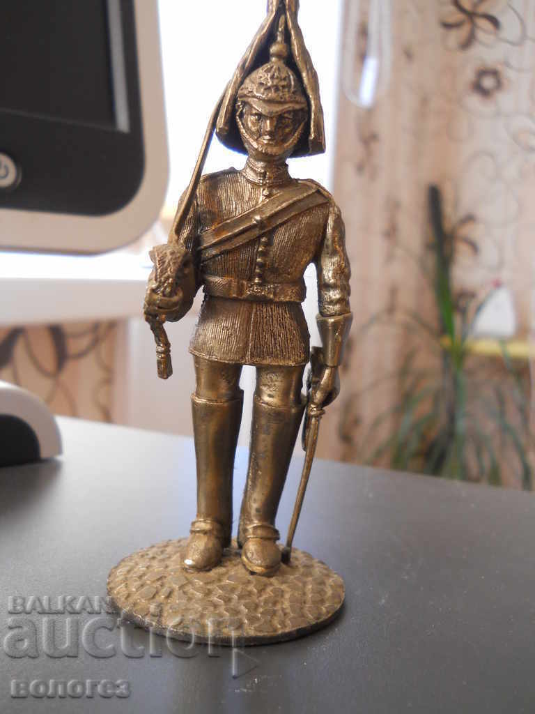 Bronze statuette - English soldier (marked)