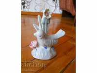 Porcelain statuette - a bird