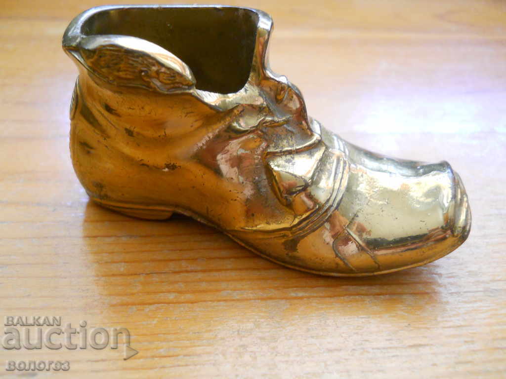 Bronze shoe