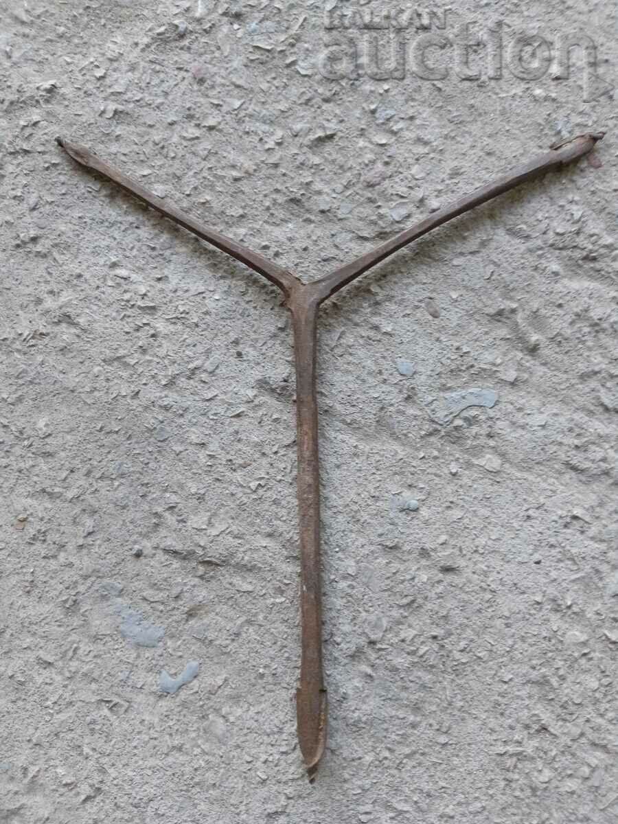 Old matcap, drill, drill, wrought iron with price 21.00 BGN | € 10.74 Old matcap, drill, drill, wrought iron with price 21.00 BGN | € 10.74