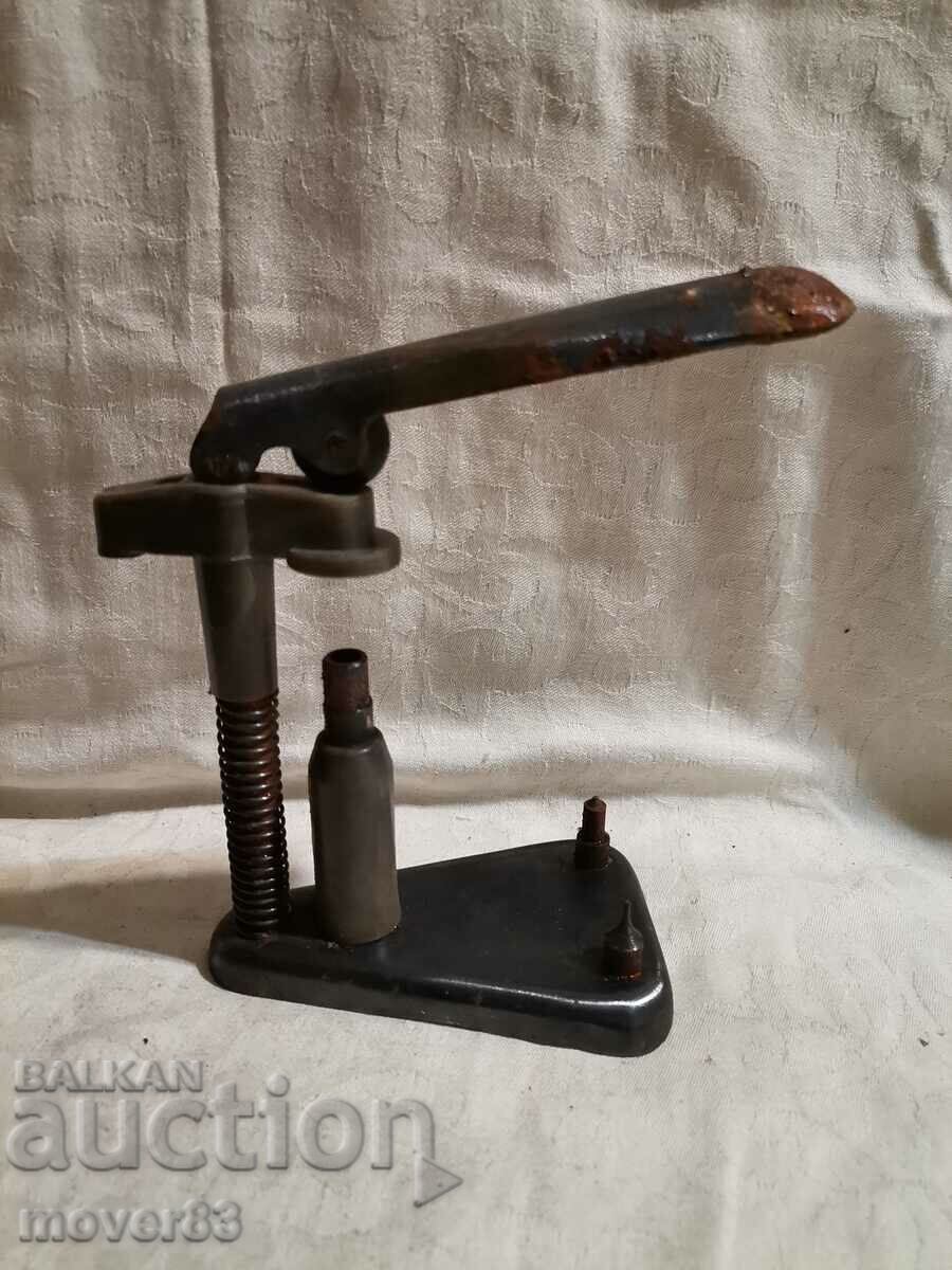 Old tool for cartridges