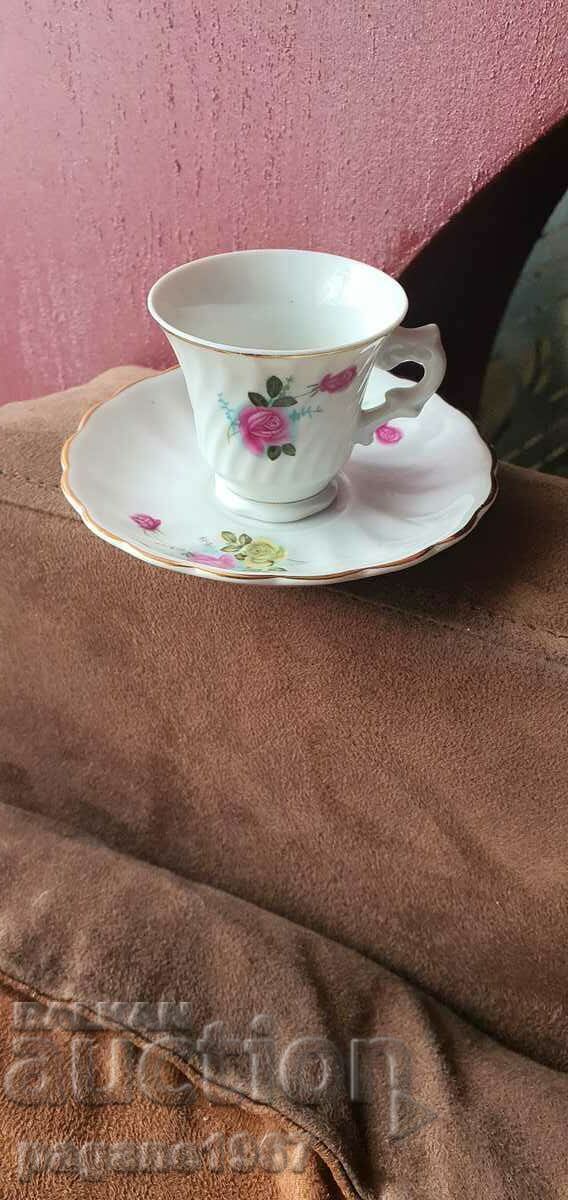 Delivery of Double porcelain cup and saucer sets Delivery of Double porcelain cup and saucer sets