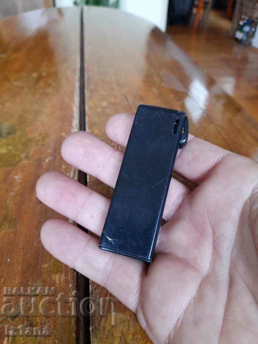 Auction An old Marlboro lighter Auction An old Marlboro lighter