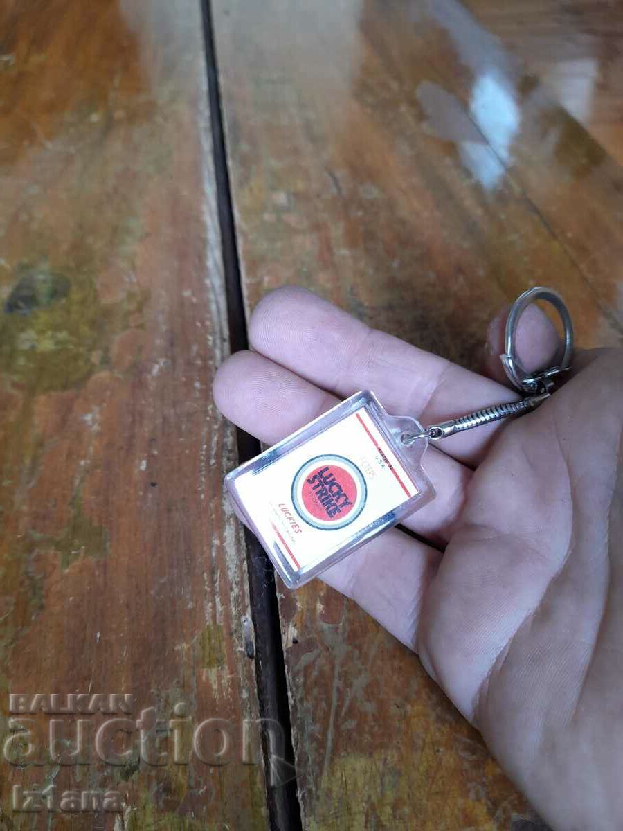 Breloc vechi Lucky Strike cu preț 32.00 BGN | € 16.36 Breloc vechi Lucky Strike cu preț 32.00 BGN | € 16.36