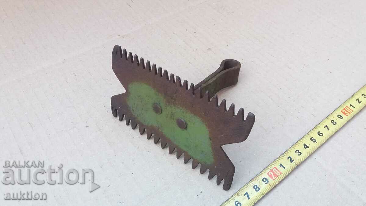 OLD COMB FOR HORSE, MULE, DONKEY with price 3.99 BGN | € 2.04 OLD COMB FOR HORSE, MULE, DONKEY with price 3.99 BGN | € 2.04