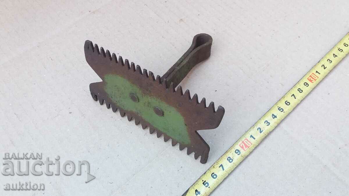 Auction OLD COMB FOR HORSE, MULE, DONKEY Auction OLD COMB FOR HORSE, MULE, DONKEY