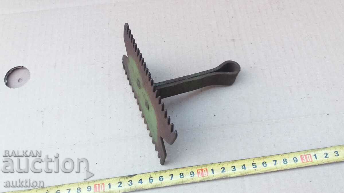 Delivery of OLD COMB FOR HORSE, MULE, DONKEY Delivery of OLD COMB FOR HORSE, MULE, DONKEY