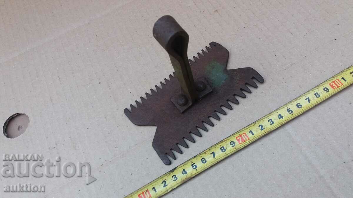 OLD COMB FOR HORSE, MULE, DONKEY - 5 OLD COMB FOR HORSE, MULE, DONKEY - 5