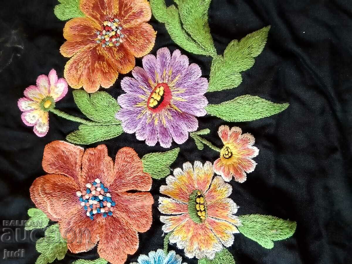 Blown decoration with price 25.00 BGN | € 12.78 Blown decoration with price 25.00 BGN | € 12.78