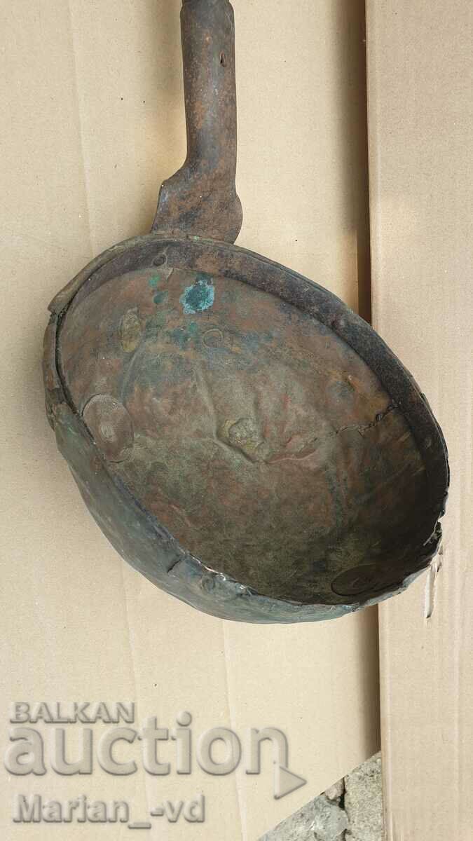 Παλιά χάλκινη μεγάλη κουτάλα με τιμή 100.00 BGN | € 51.13 Παλιά χάλκινη μεγάλη κουτάλα με τιμή 100.00 BGN | € 51.13