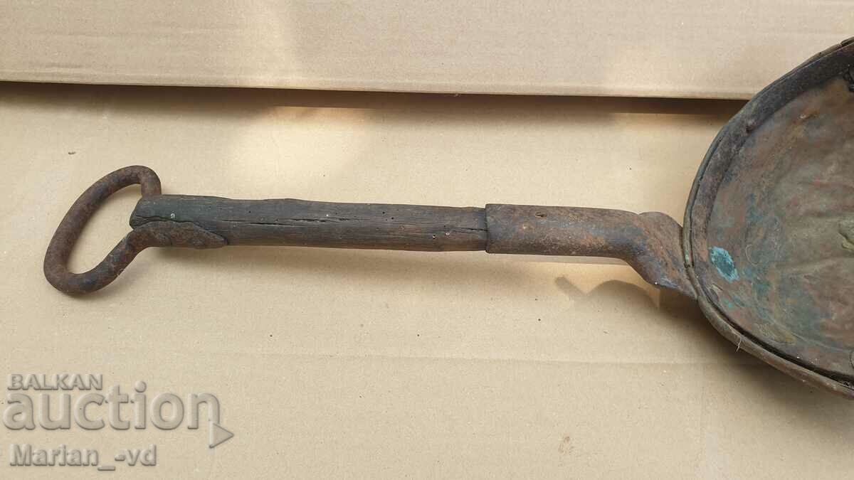 Δημοπρασία Παλιά χάλκινη μεγάλη κουτάλα Δημοπρασία Παλιά χάλκινη μεγάλη κουτάλα