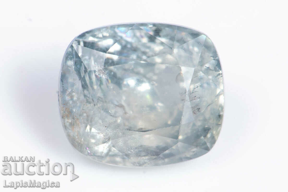 Safir verde 2,63ct netratat tăiat pernă