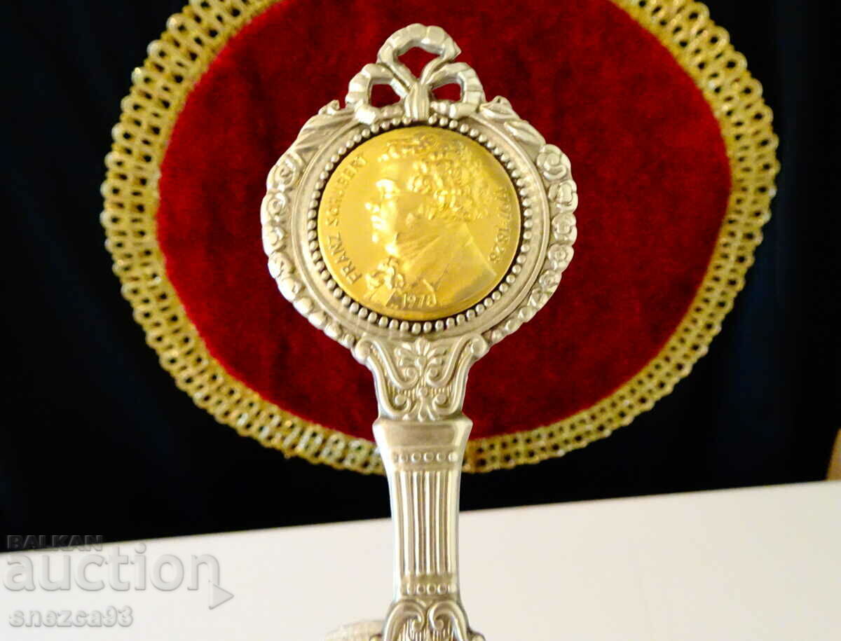 Калаена лъжица WMF,портрет на Шуберт,позлата. с цена 26.00 лв. | € 13.29