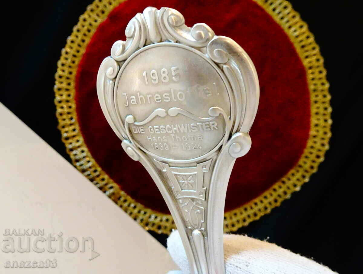 Delivery of Pewter spoon with painting by Hans Thoma.