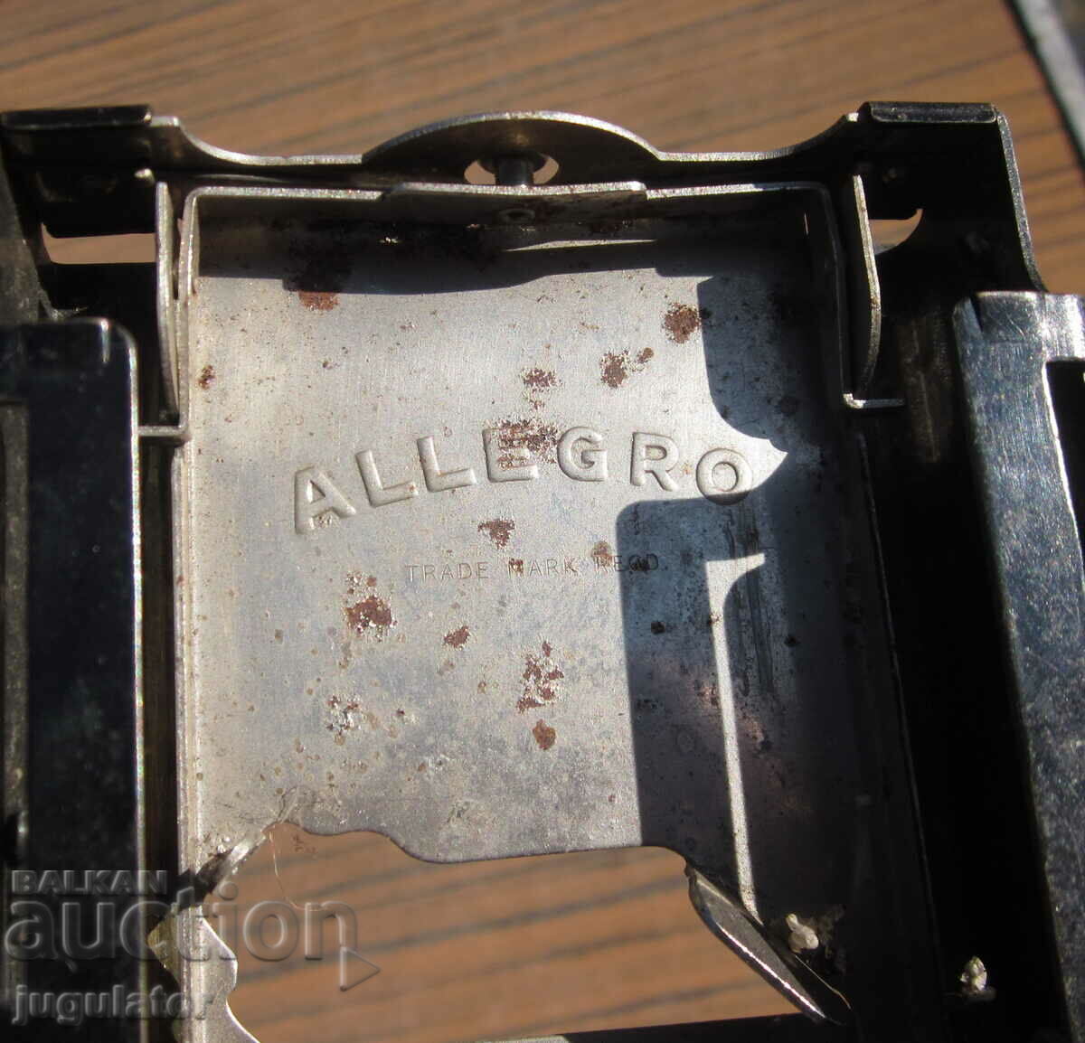 Delivery of old sharpener machine for sharpening razor blades Delivery of old sharpener machine for sharpening razor blades