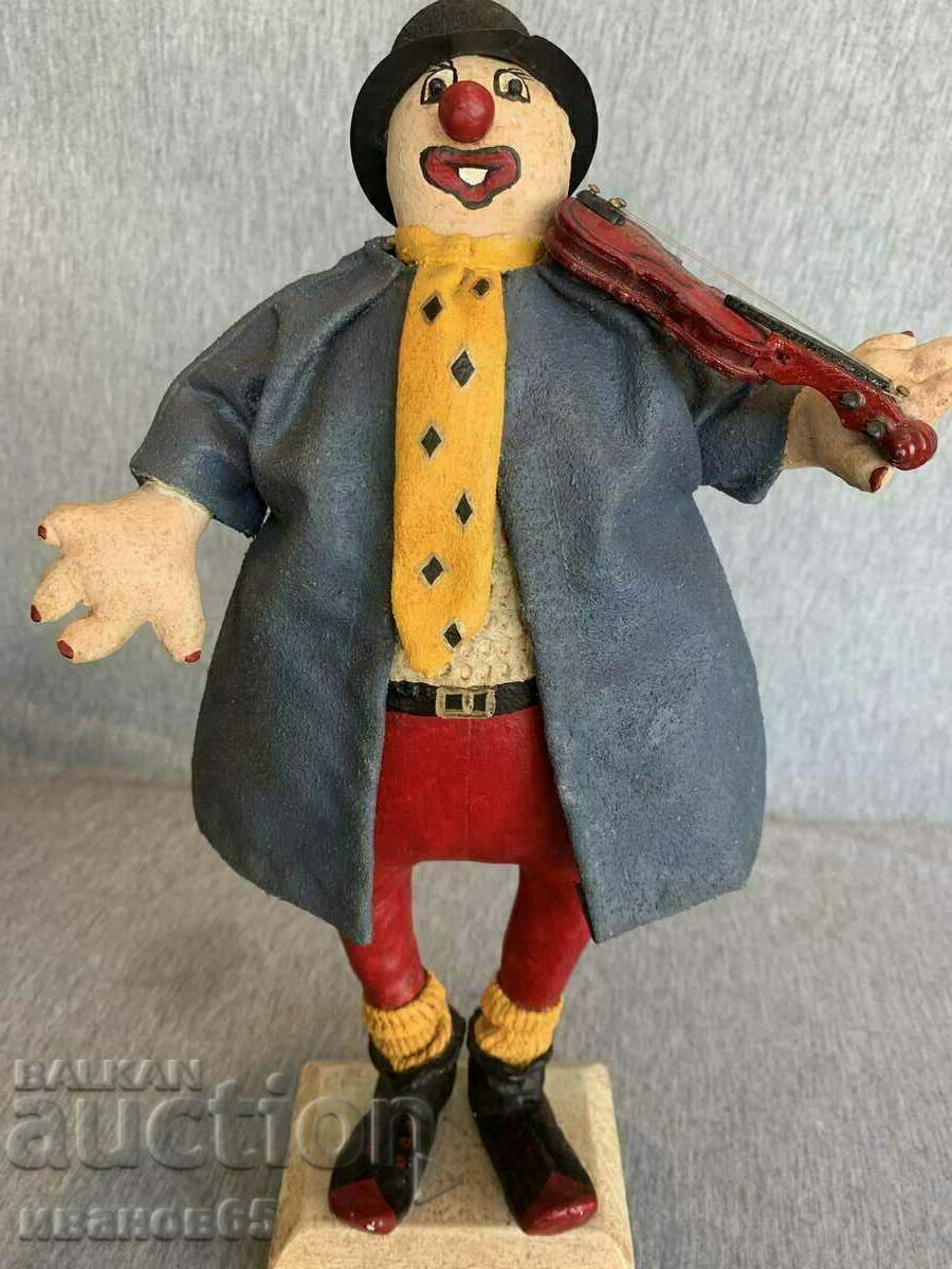 old toy the violinist clown