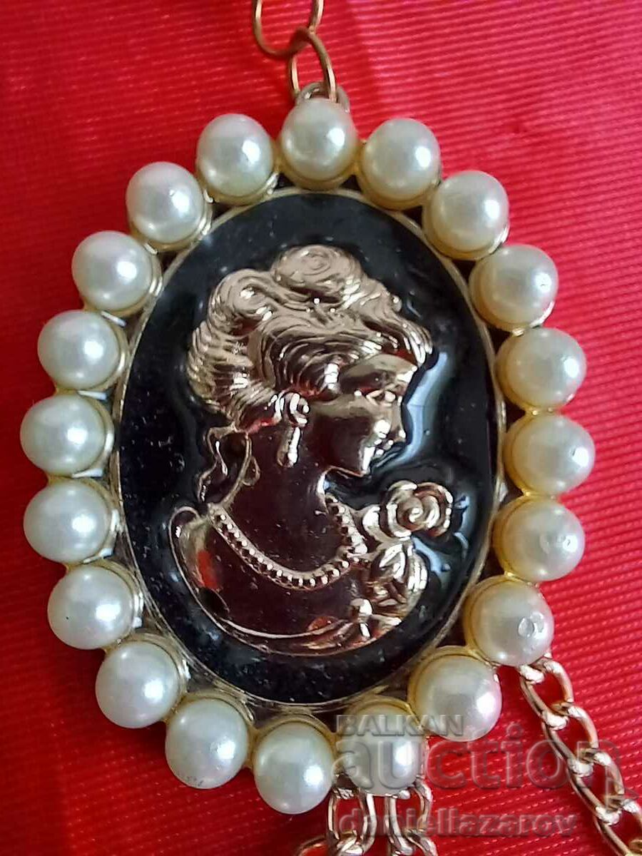 Large CAMEO Pendant with Pearls with price 25.00 BGN | € 12.78 Large CAMEO Pendant with Pearls with price 25.00 BGN | € 12.78