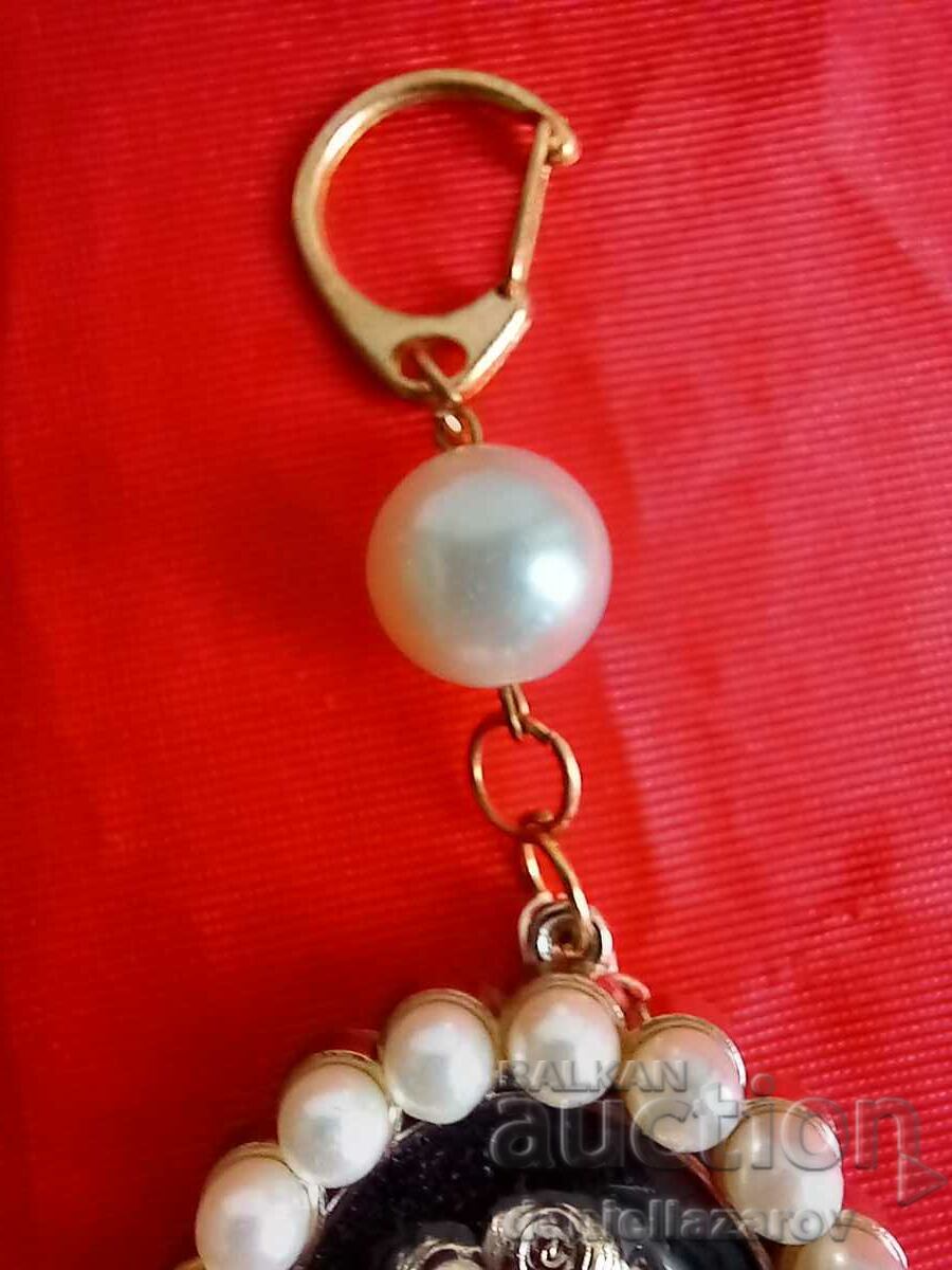 Auction Large CAMEO Pendant with Pearls Auction Large CAMEO Pendant with Pearls