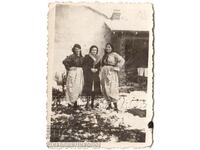 ΜΙΚΡΗ ΠΑΛΙΑ ΦΩΤΟΓΡΑΦΙΑ ΚΟΡΙΤΣΙΟΥ ΜΕ ΜΟΥΣΟΥΛΜΑΝΙΚΗ ΦΟΡΕΣΗ G960