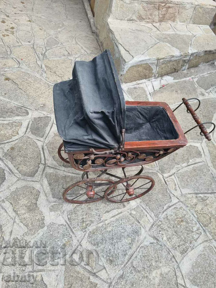 Аукцион Стара количка за кукли Аукцион Стара количка за кукли