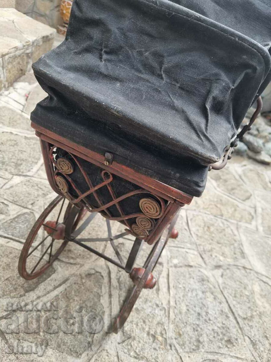 Доставка на Стара количка за кукли Доставка на Стара количка за кукли