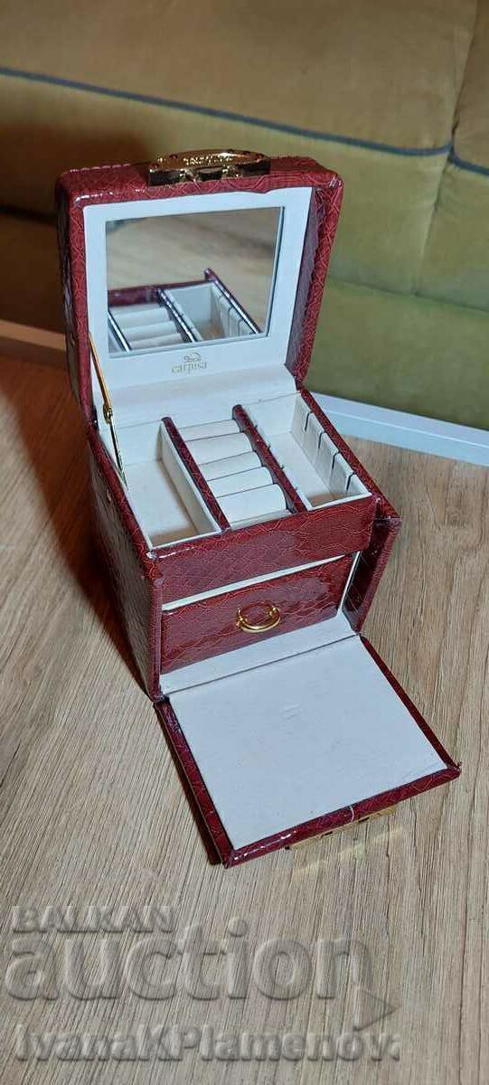 Auction  A jewelry box