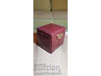 O cutie de bijuterii