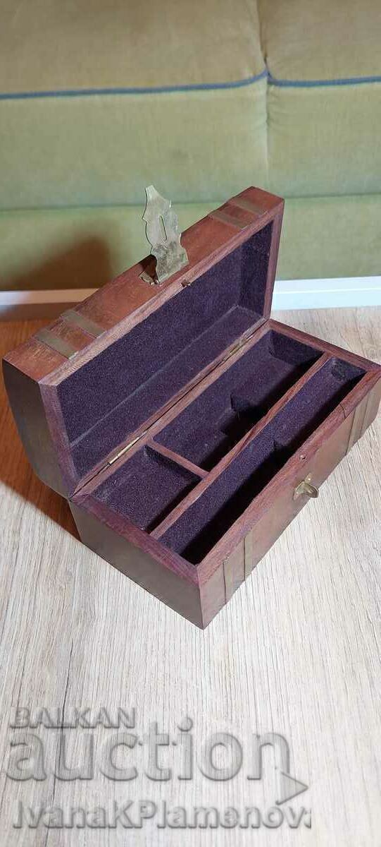 Auction Solid wood box Auction Solid wood box