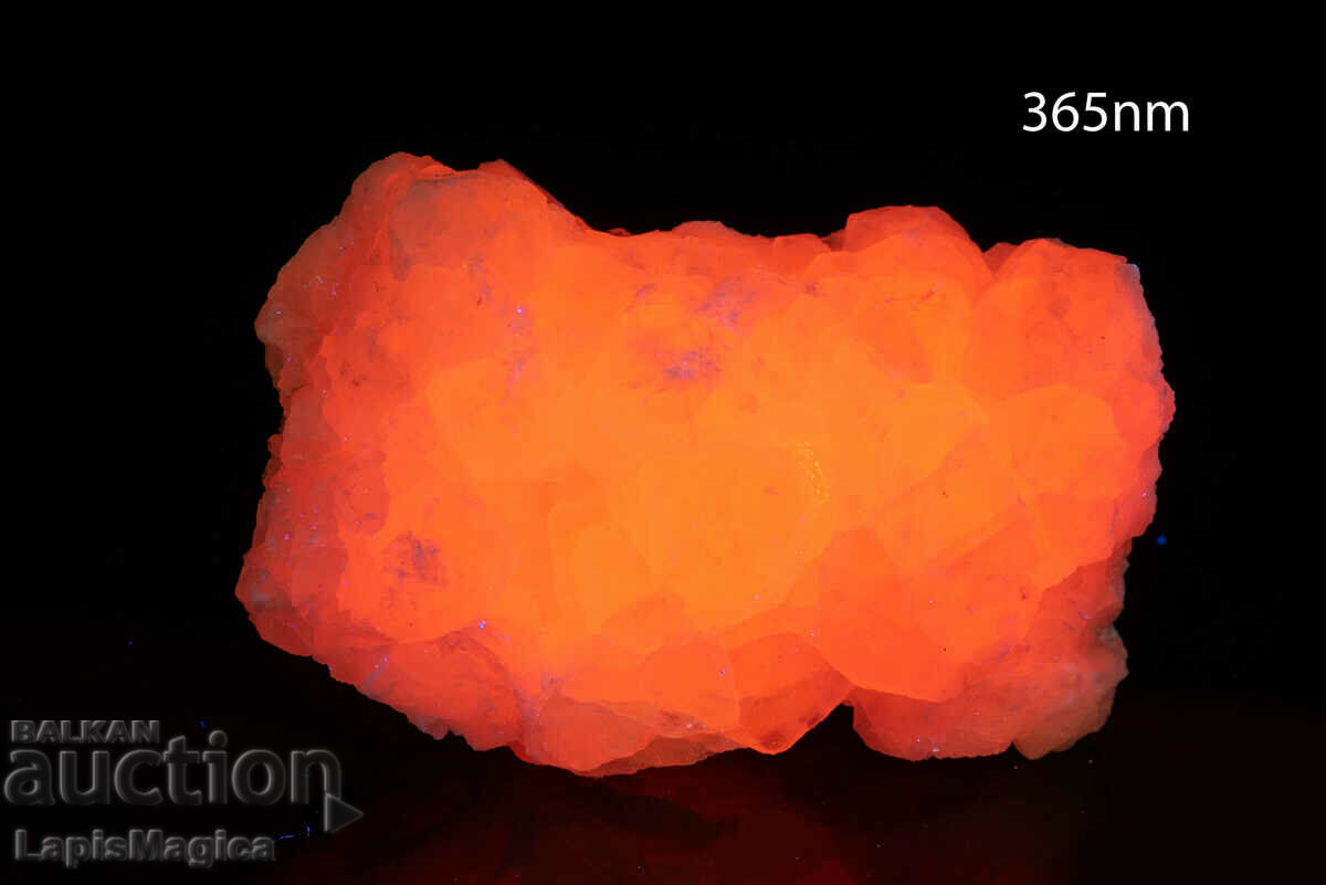 Manganocalcite from Bulgaria 129g fluorescent