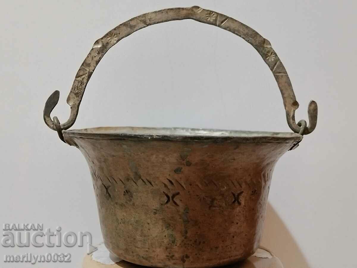 Old copper cauldron copper copper vessel with price 99.00 BGN | € 50.62 Old copper cauldron copper copper vessel with price 99.00 BGN | € 50.62