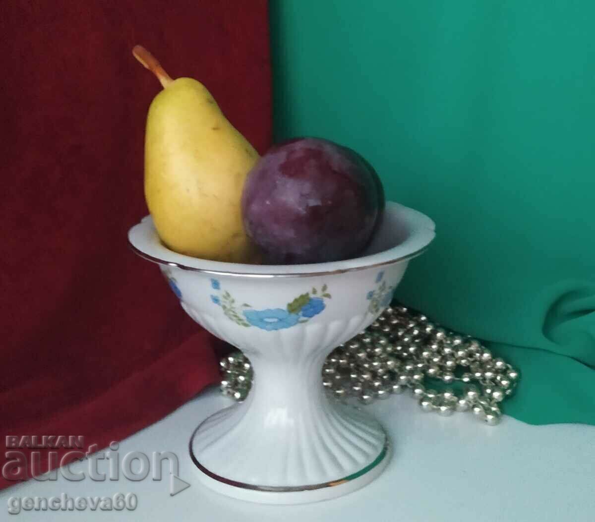 Delivery of Beautiful Chodziez porcelain fruit bowl Delivery of Beautiful Chodziez porcelain fruit bowl