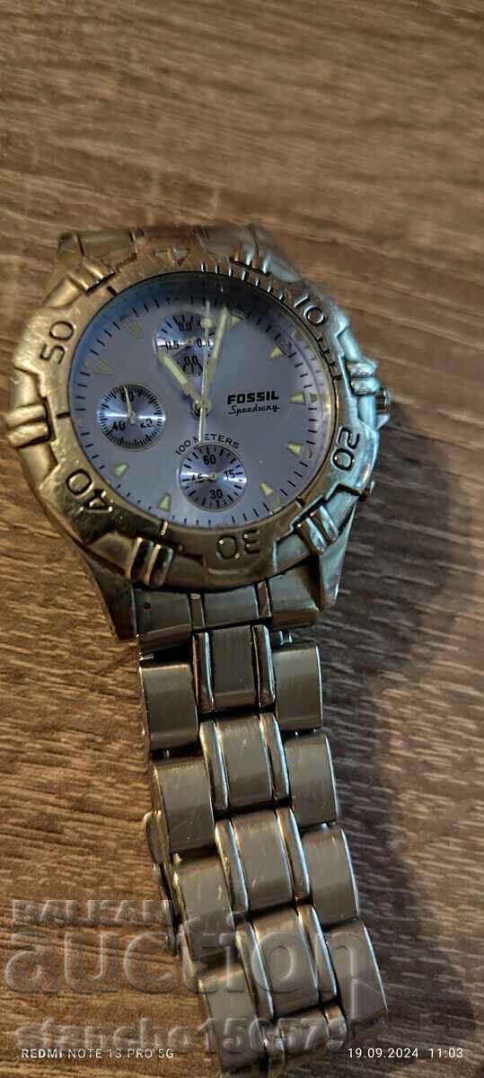 Hello, I am offering a Fossil watch