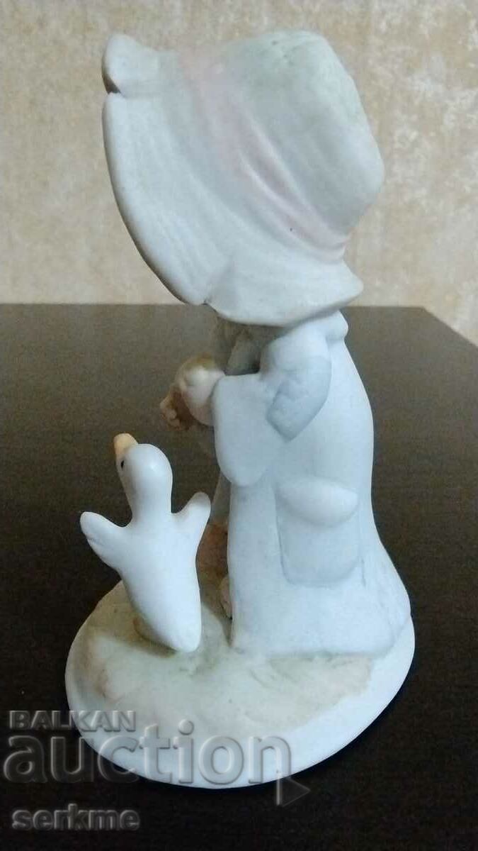 Porcelain figure with price 10.00 BGN | € 5.11 Porcelain figure with price 10.00 BGN | € 5.11